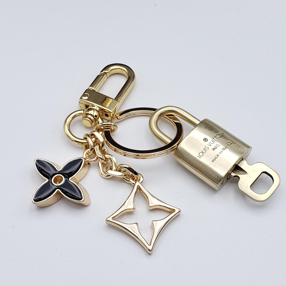 Louis Vuitton Authentic Gold Padlock 🔑 Key +Stylish Unbranded Flower Bag Charm - Picture 7 of 8